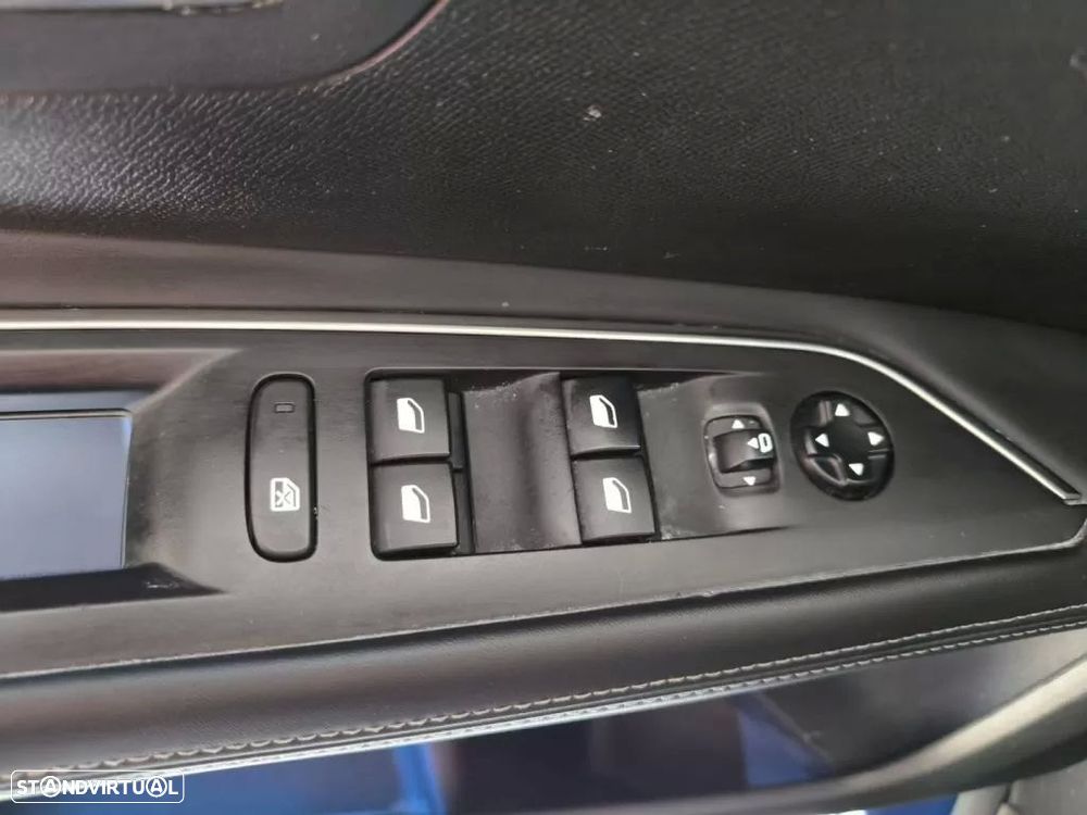 Peugeot 3008 1.2 PureTech Allure - 24