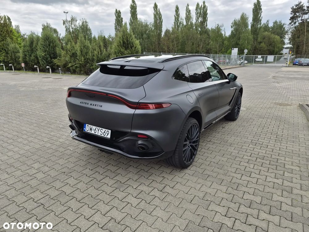 Aston Martin DBX - 27