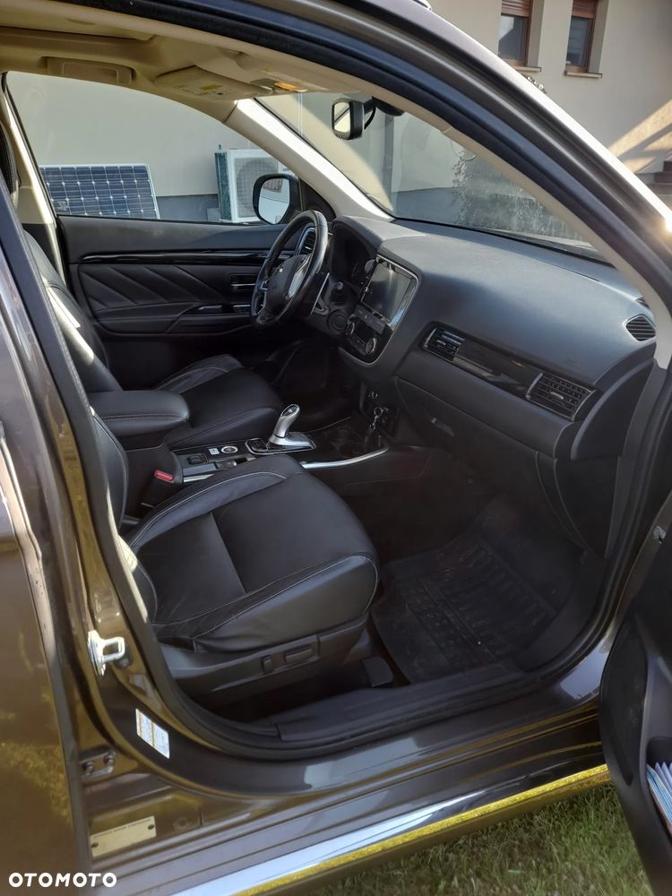 Mitsubishi Outlander - 19