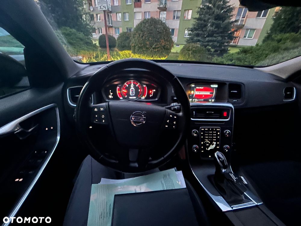 Volvo V60 D4 Drive-E R-Design Momentum - 2
