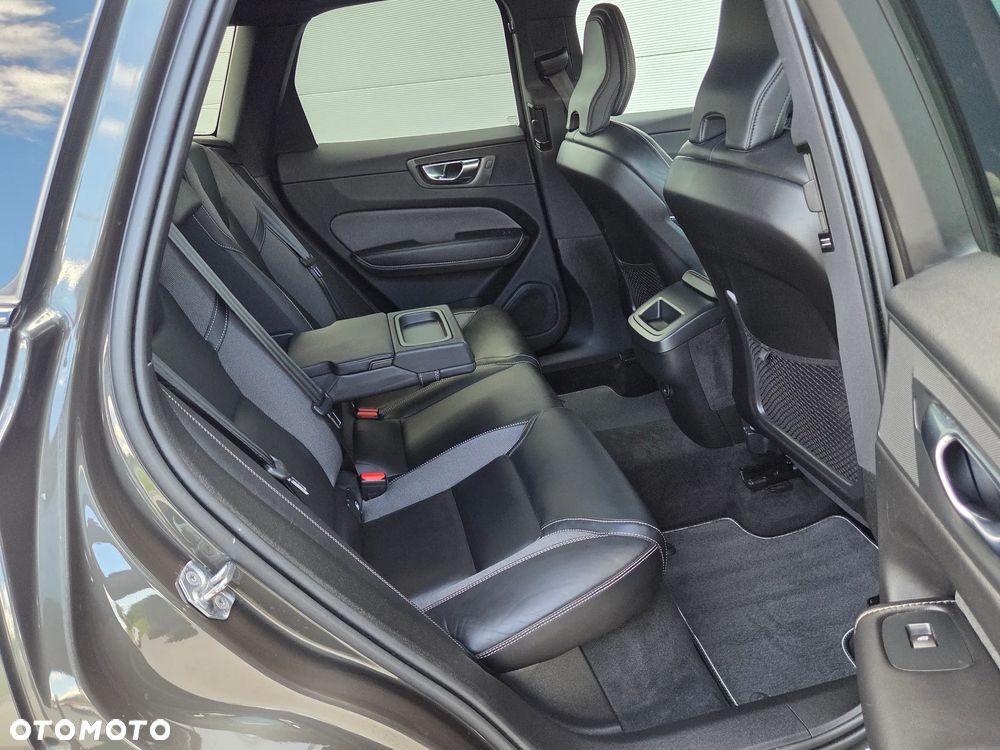 Volvo XC 60 B4 D AWD Geartronic RDesign - 35