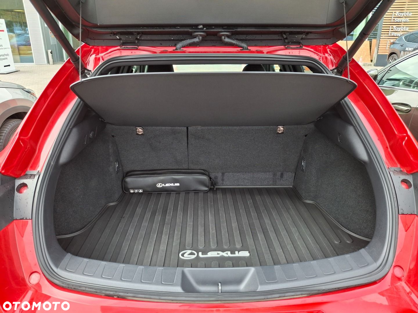 Lexus UX - 30