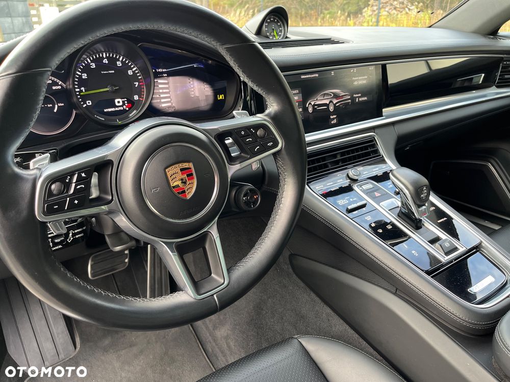 Porsche Panamera 4 E-Hybrid - 6