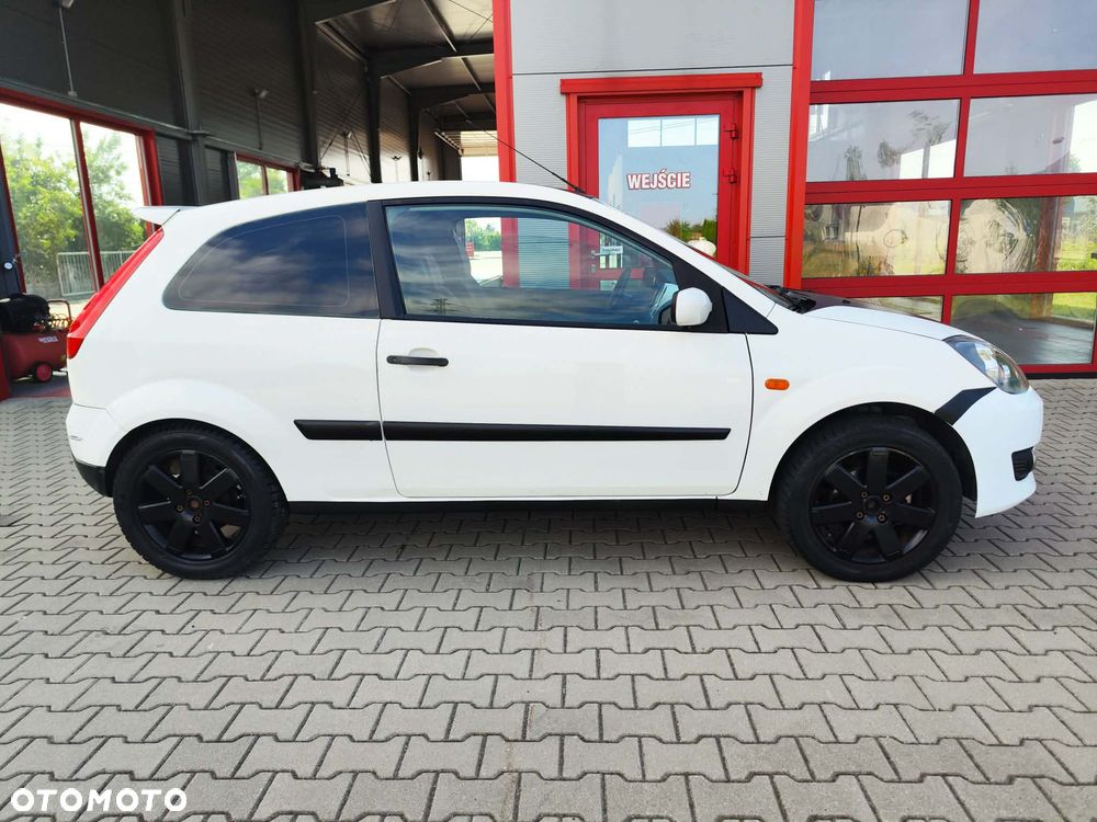 Ford Fiesta 1.3 Ambiente - 12