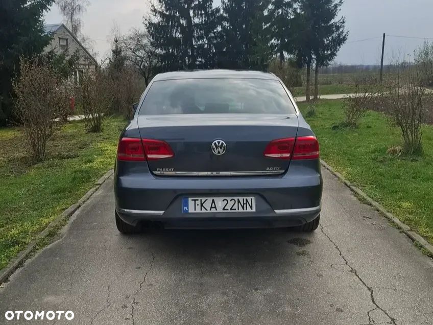 Volkswagen Passat - 12