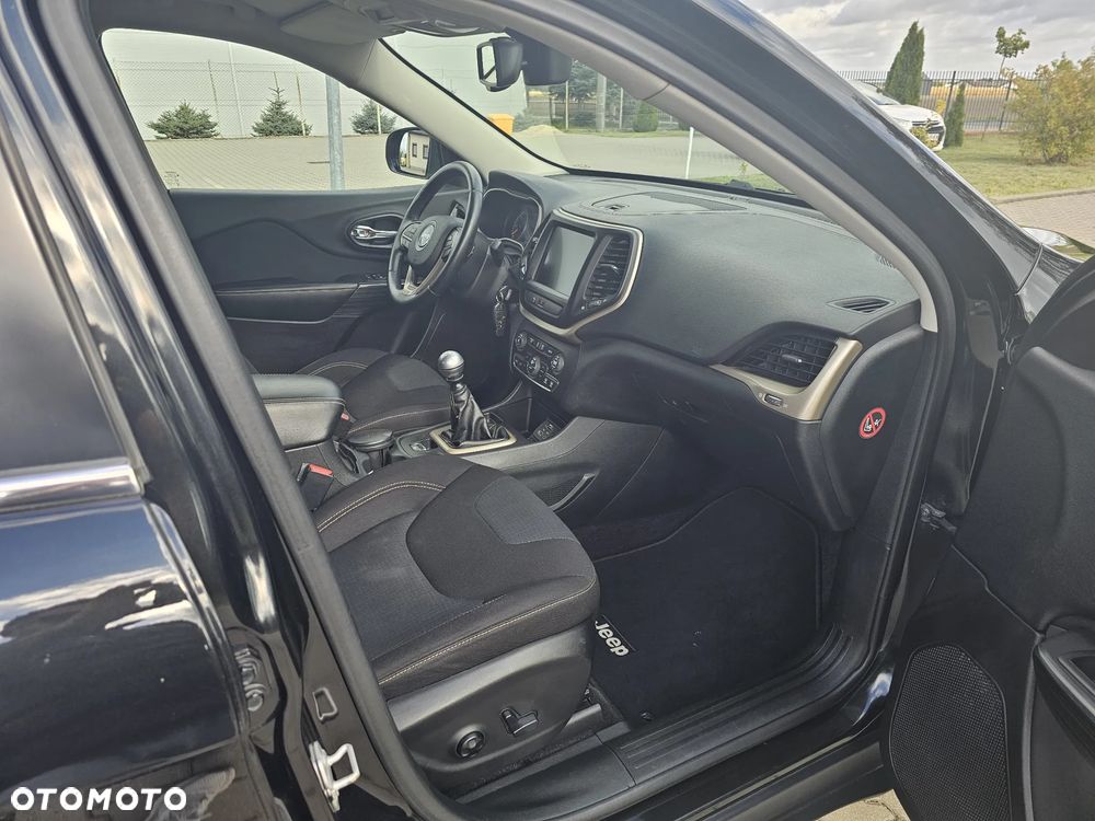Jeep Cherokee - 20