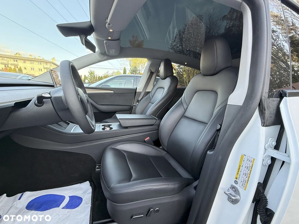 Tesla Model Y Performance AWD - 23
