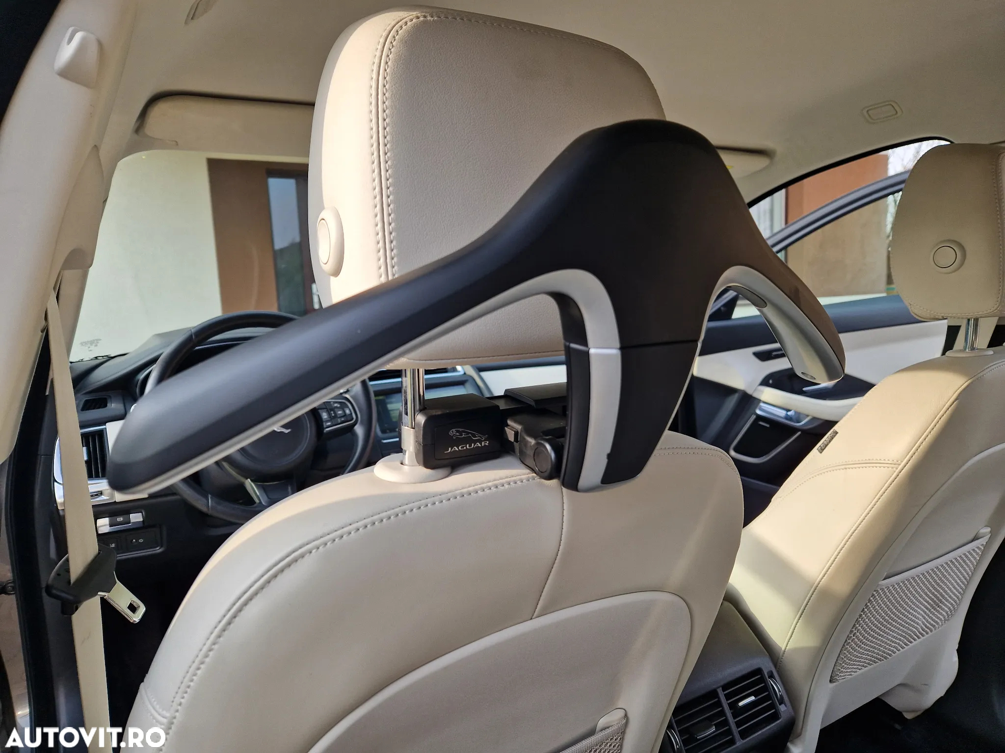 Jaguar E-Pace D180 AWD Aut. HSE - 8