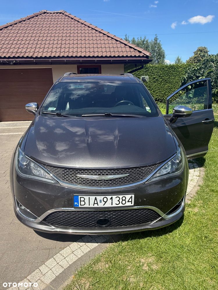 Chrysler Pacifica - 1