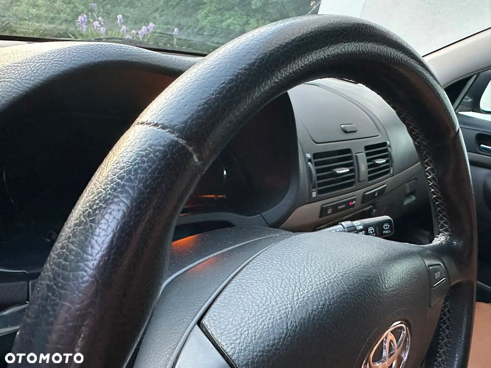 Toyota Avensis - 25