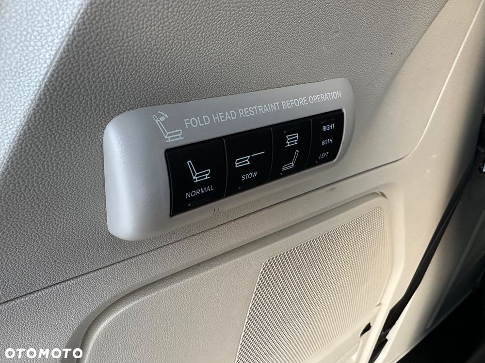 Chrysler Town & Country 3.6 Limited - 17