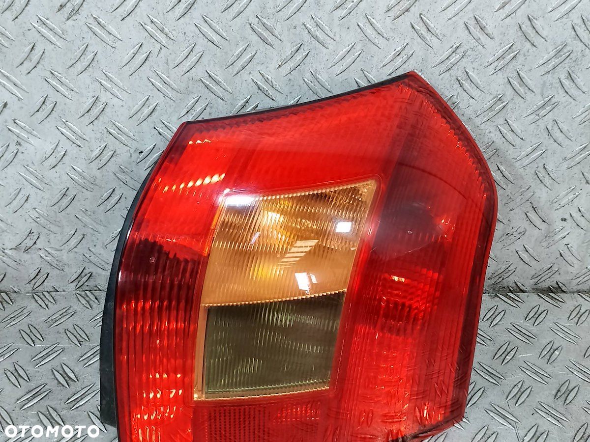 LAMPA TYLNA PRAWA TOYOTA COROLLA E12 HATCHBACK - 1