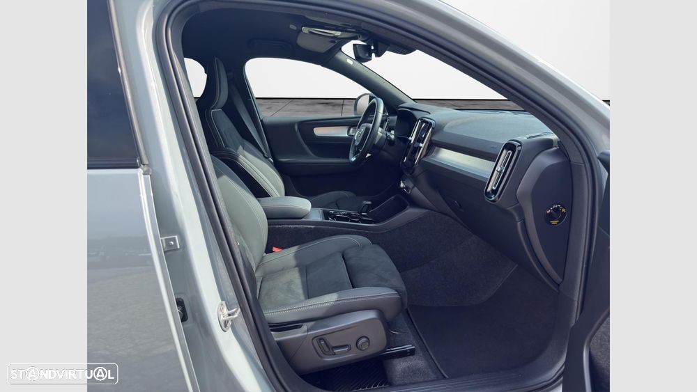 Volvo XC 40 2.0 B3 Plus Dark — fotografia 12