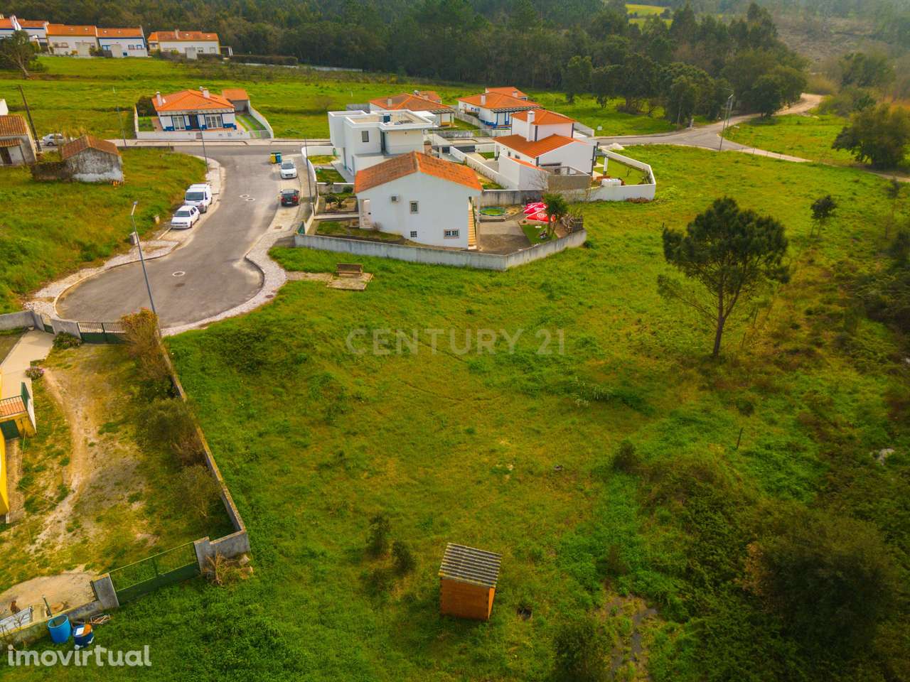 Lote de terreno com 646 m² situado em Casais da Areia, A-dos-Negros. - Grande imagem: 2/15