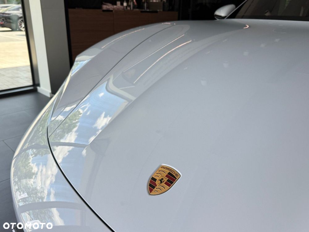 Porsche Taycan - 8