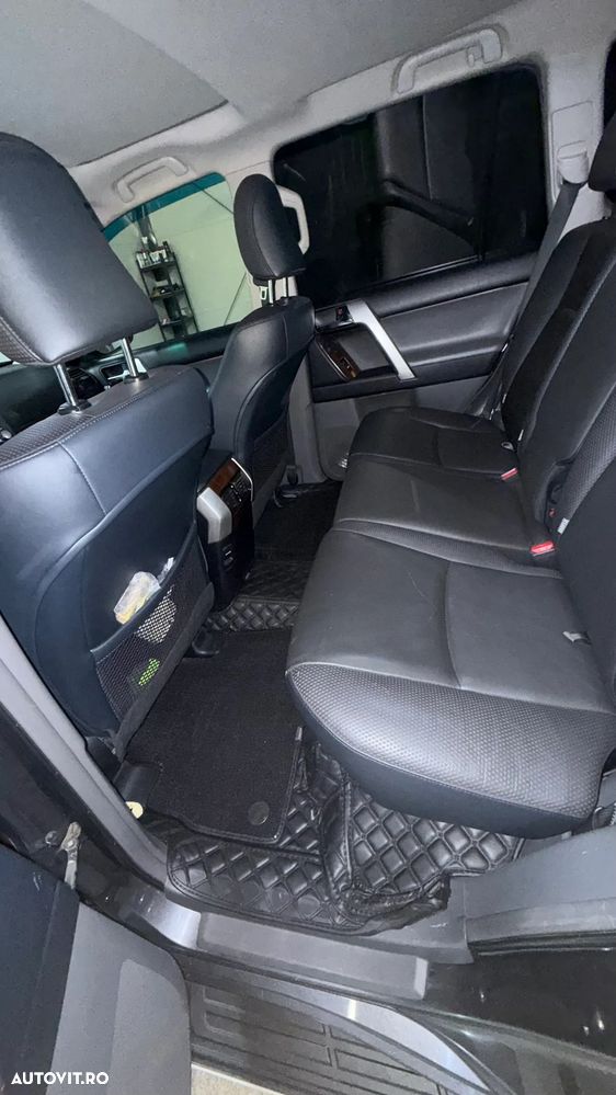 Toyota Land Cruiser - 10