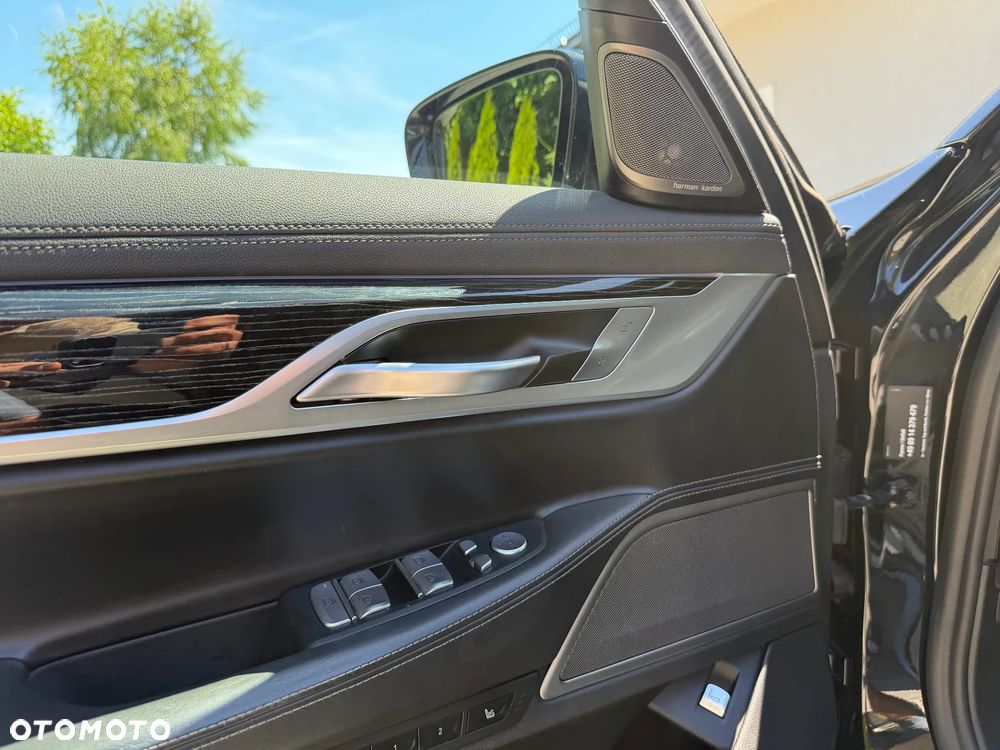 BMW Seria 7 - 12