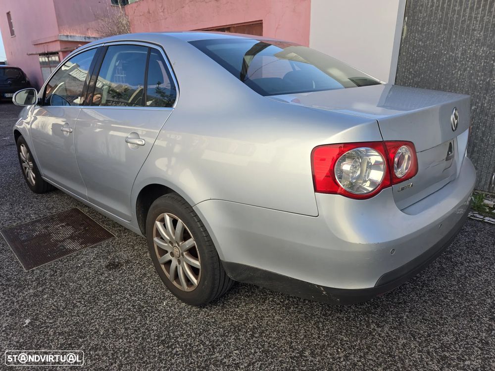 VW Jetta 1.9 TDi Confortline - 6