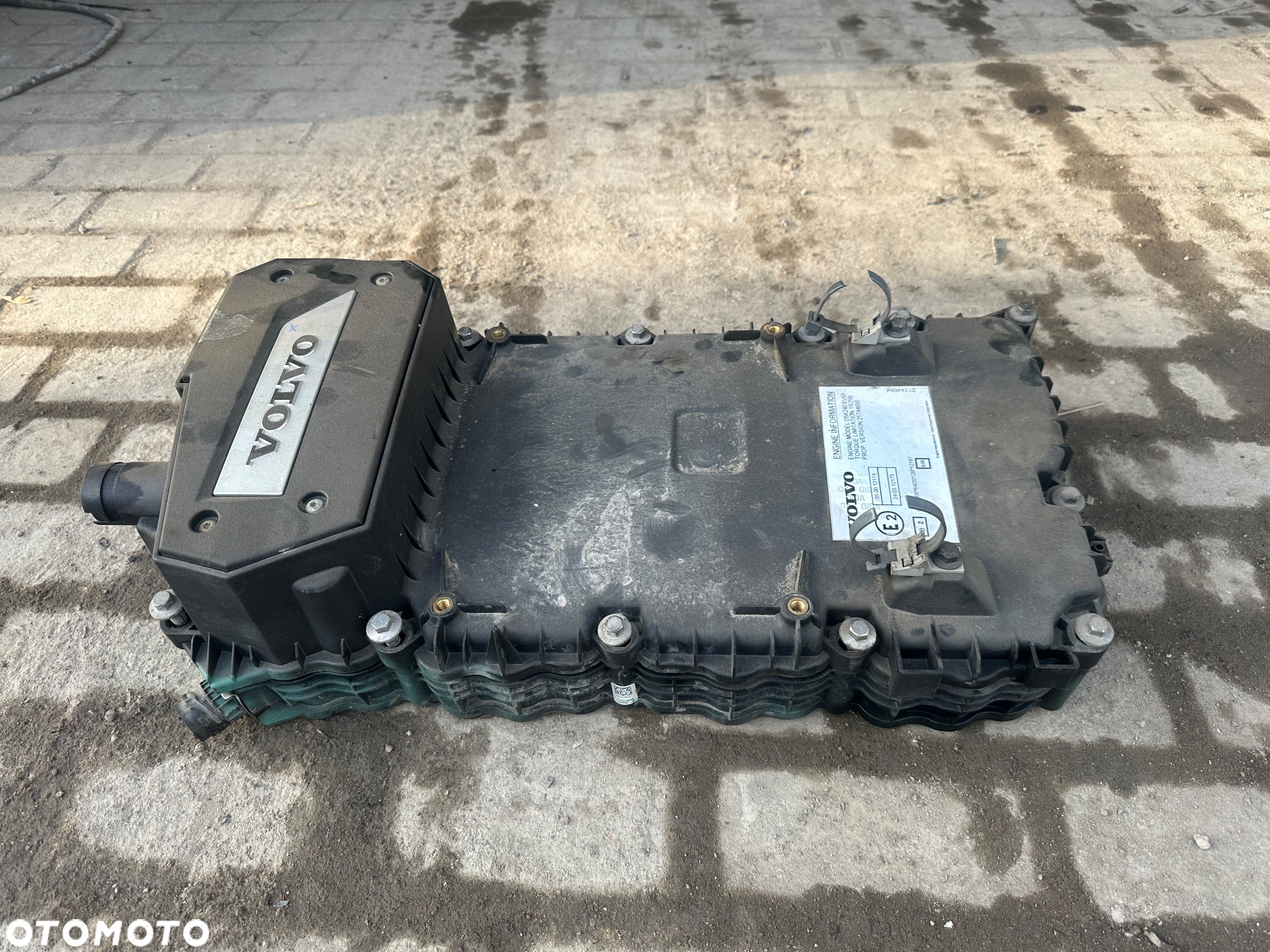 POKRYWA ZAWORÓW VOLVO FL6 D5K240 EURO6. - 3