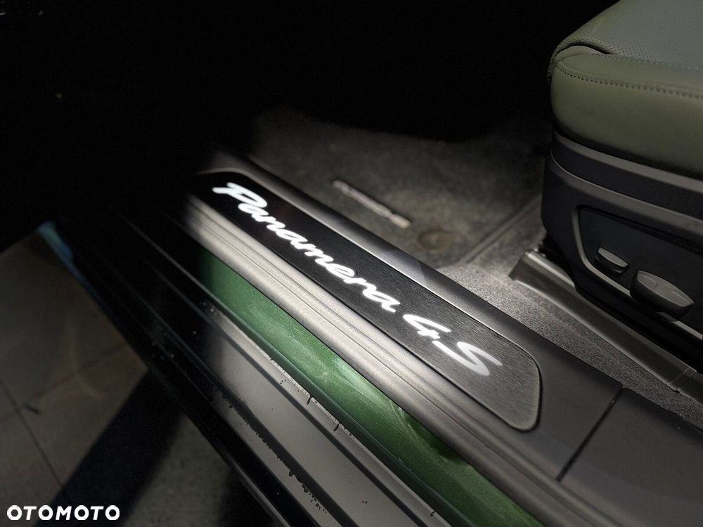 Porsche Panamera - 21