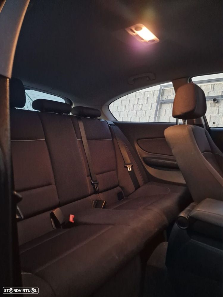 BMW 118 d Line Urban - 14