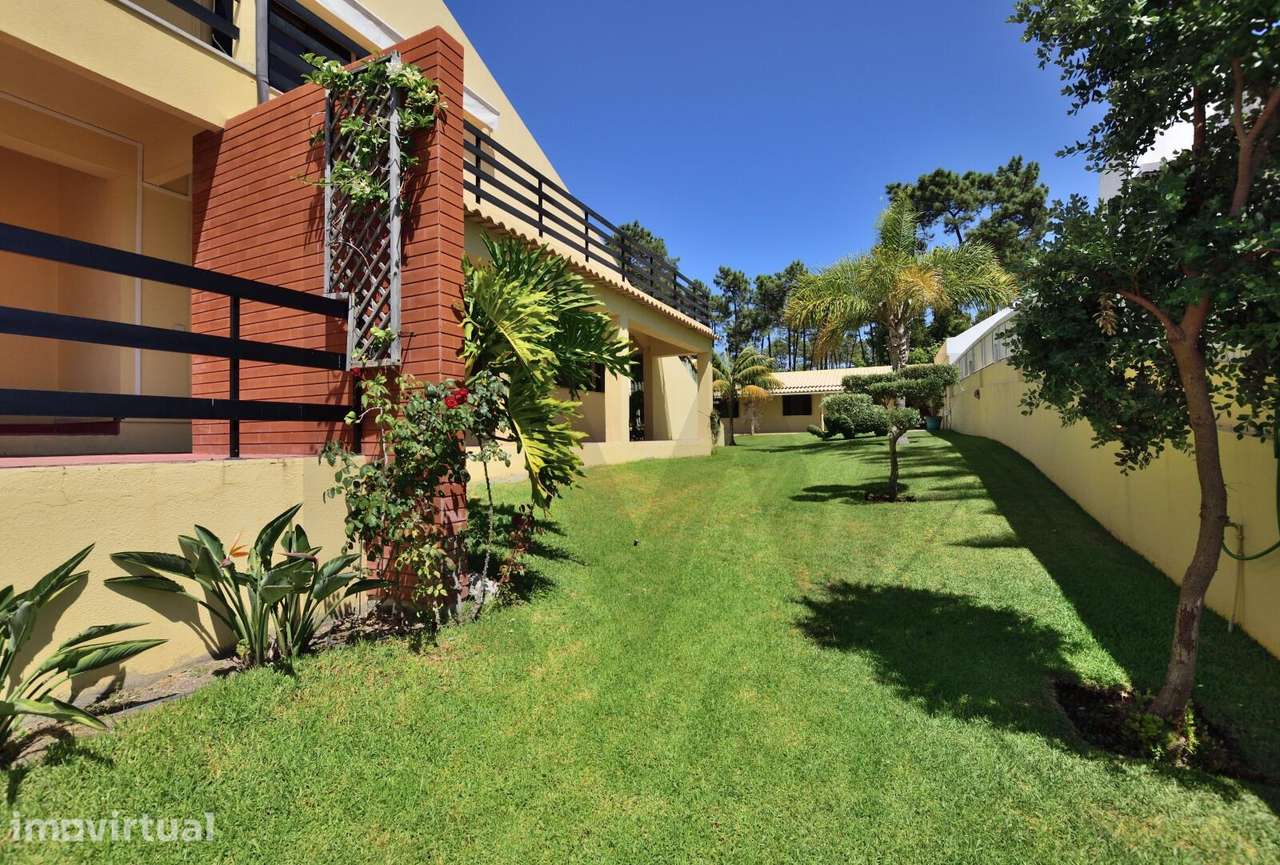 Moradia T5+ na Verdizela | 540 m2 | Piscina 12 x 6,5 m | Terreno 1.100 - Grande imagem: 4/49