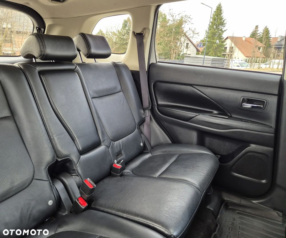 Mitsubishi Outlander PHEV Instyle NAVI + - 21