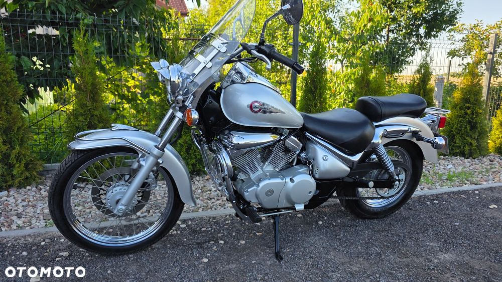 Suzuki Intruder - 17