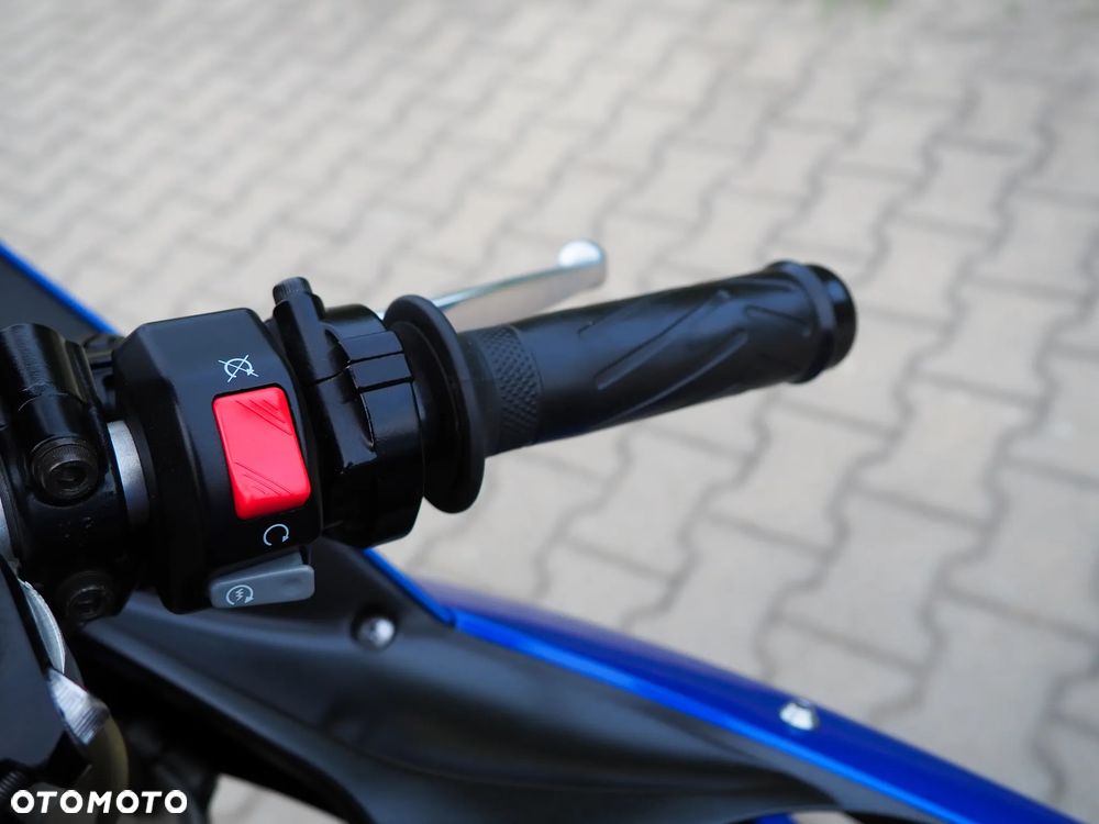 Yamaha R1 - 28