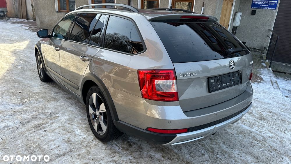 Land Rover Discovery Sport - 8