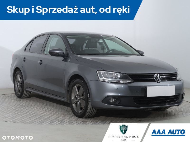 Volkswagen Jetta - 2