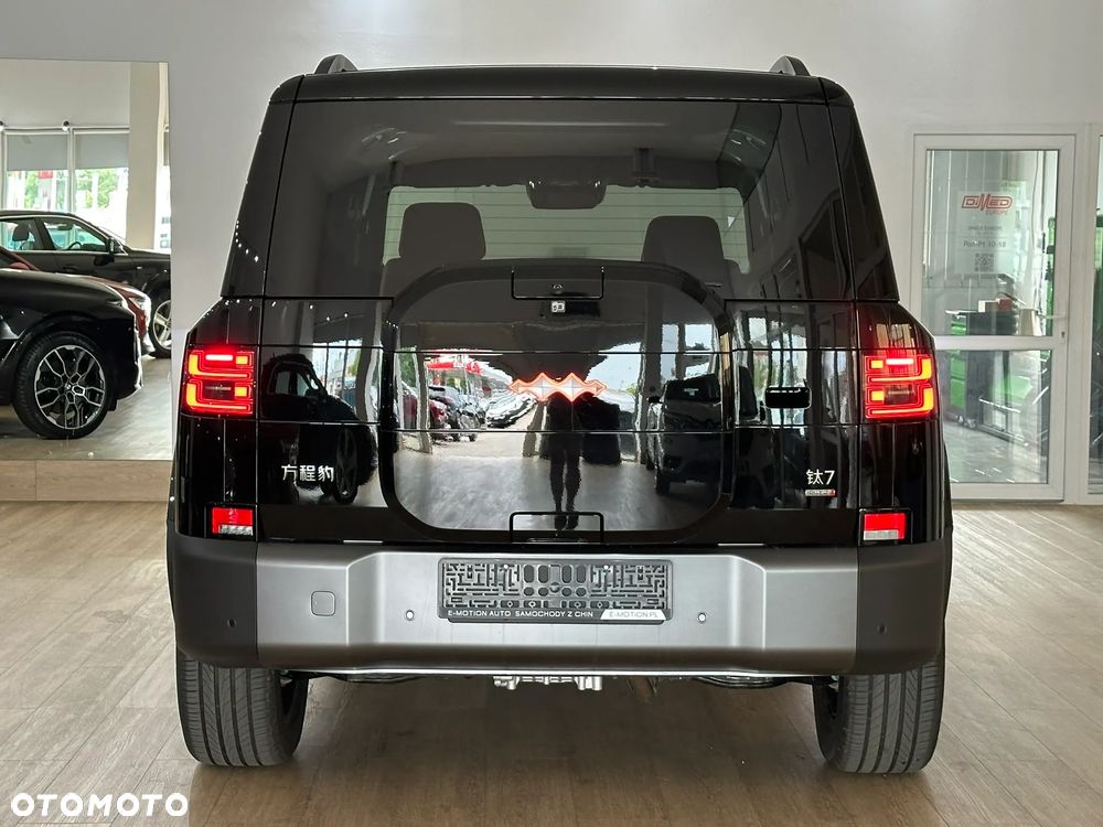 BYD Leopard 7 - 9