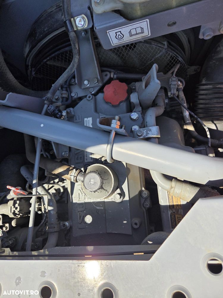 Hitachi ZX210-6, latime 2,5m, cupa NOUA 1,3mc, 22tone, Adanc sapare 7m, consum mediu 9l/h, 3 pompe Hitachi, produs in Japonia, lant 80% ok -200h deplasare, ridica 13t, inst picon, camera spate, posibilitate leasing, STARE FOARTE BUNA -PROMOTIE 79.900Eur+Tva - 39
