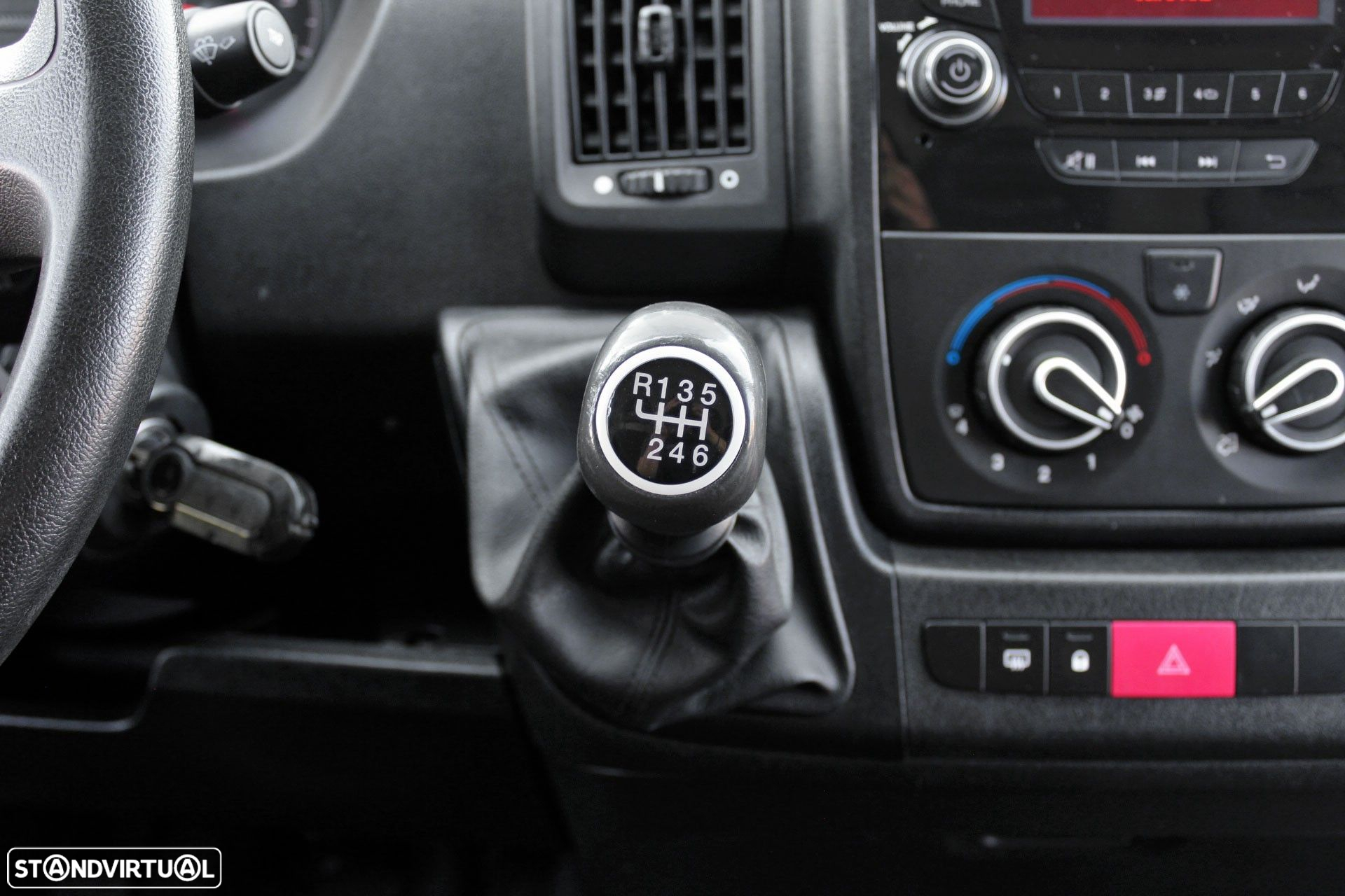 Peugeot Boxer 2.2 BlueHDi 330 L1H1 Premium - 19