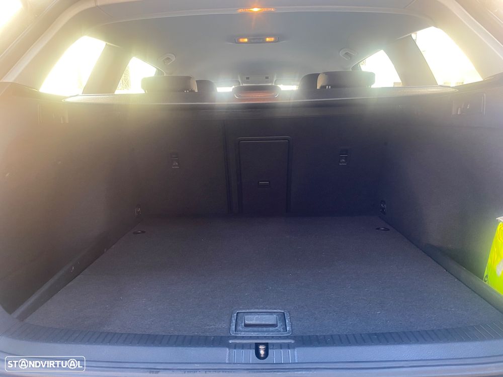 VW Golf Variant 1.6 TDi R-Line DSG - 16