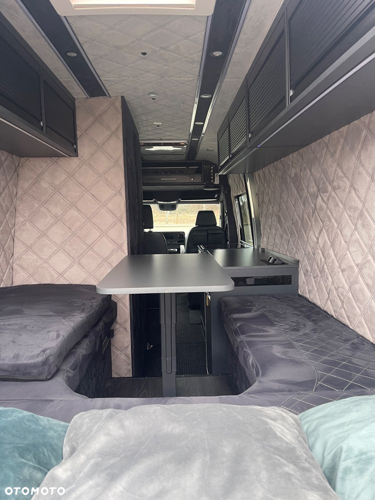 Mercedes-Benz Sprinter - 10