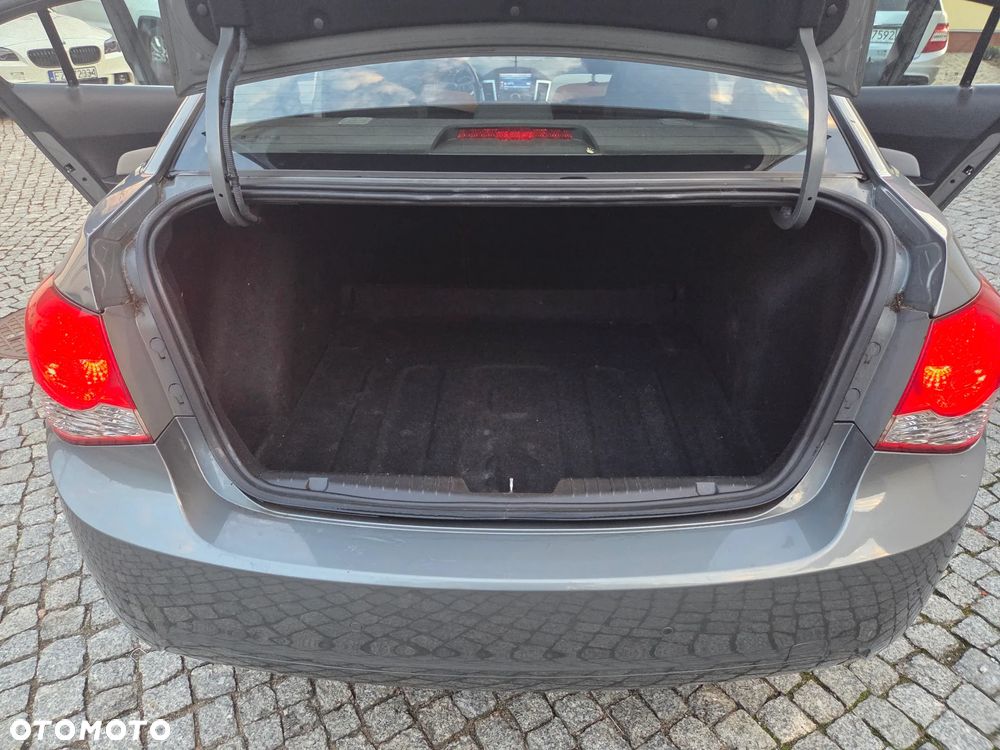 Chevrolet Cruze 1.8 LT - 24