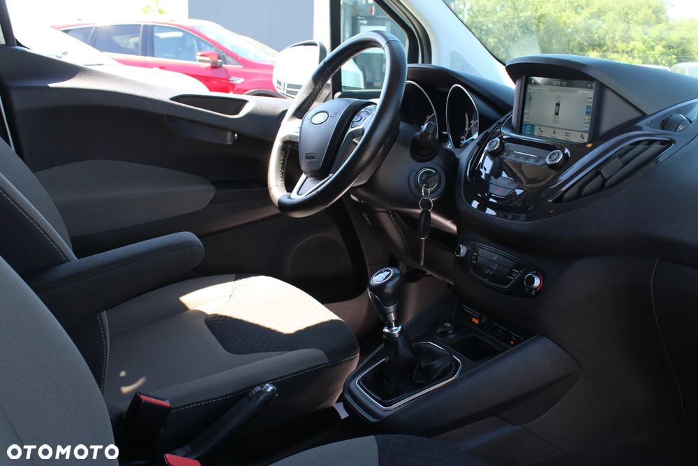 Ford Tourneo Courier 1.0 EcoBoost S&S Titanium - 23