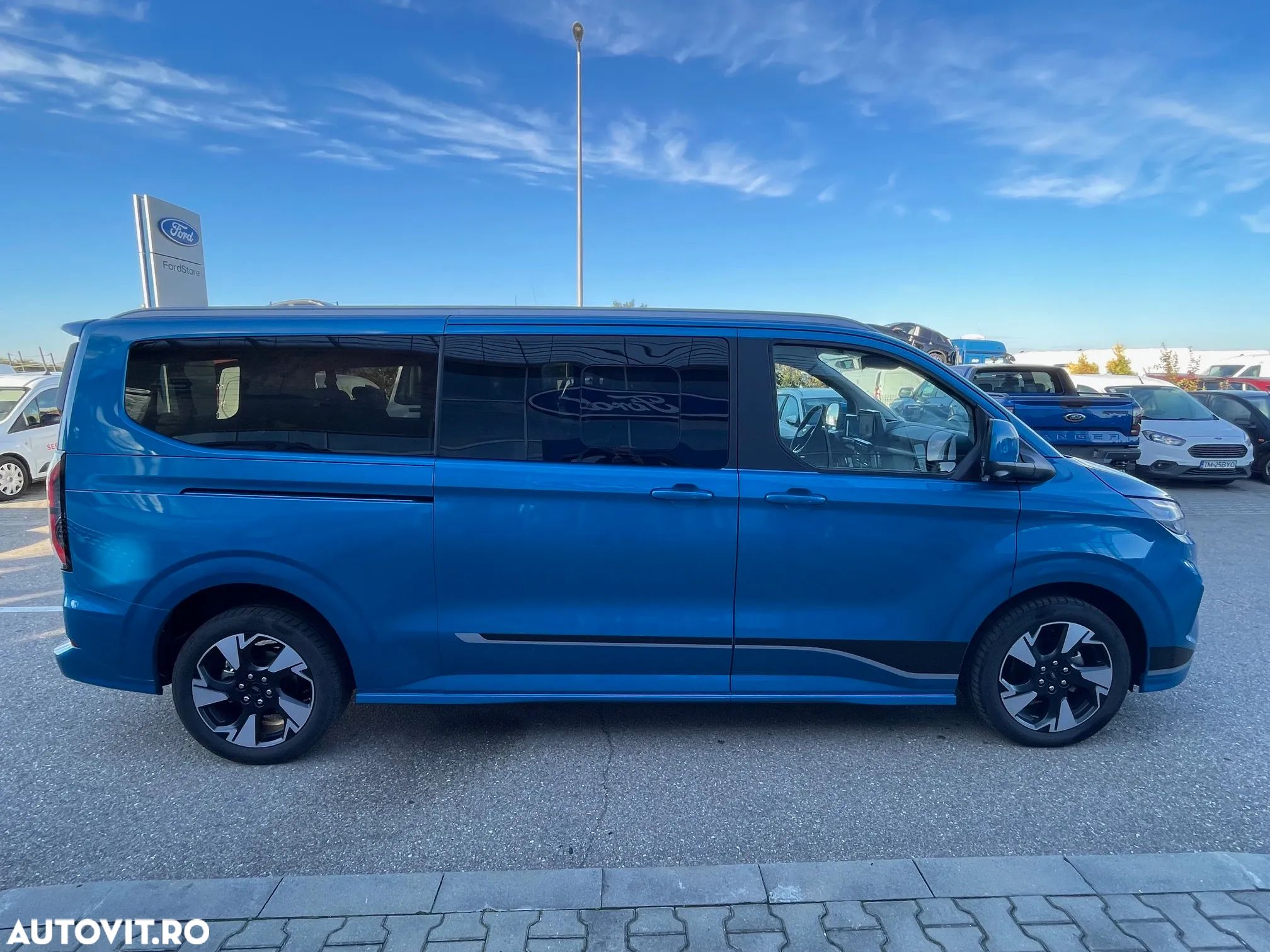 Ford Tourneo Custom - 1