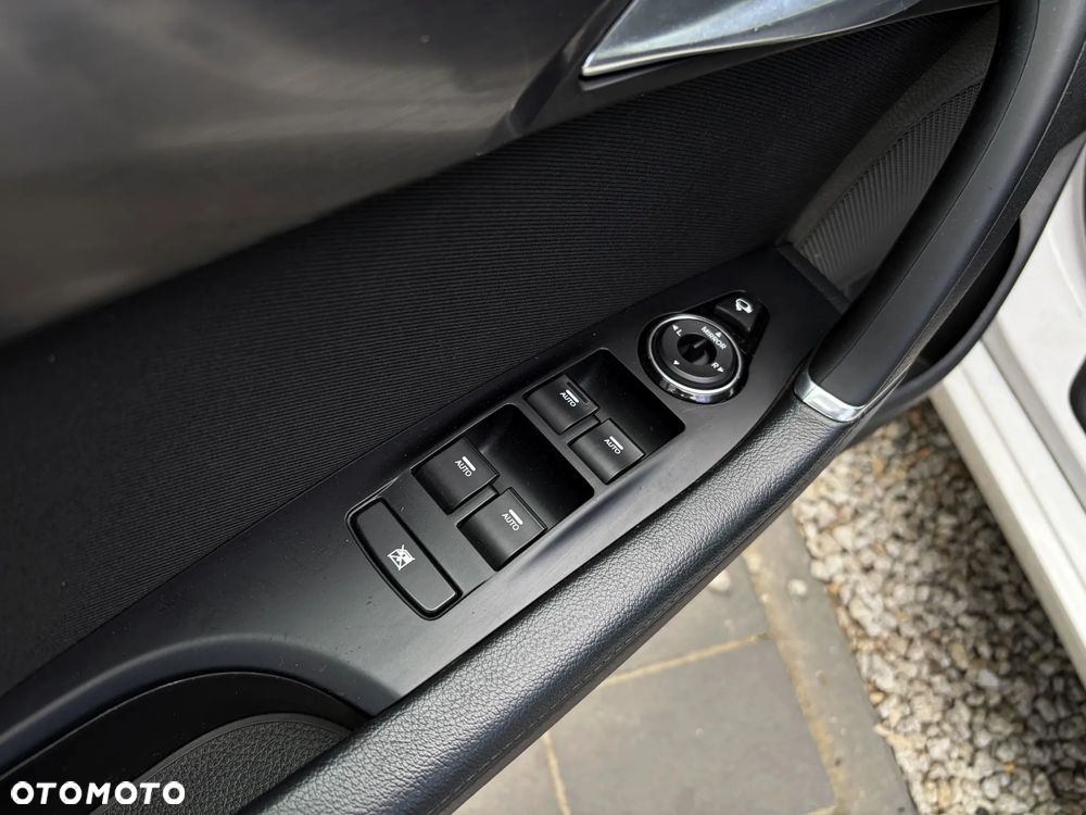 Hyundai i40 Kombi 1.7 CRDi DCT Premium - 34