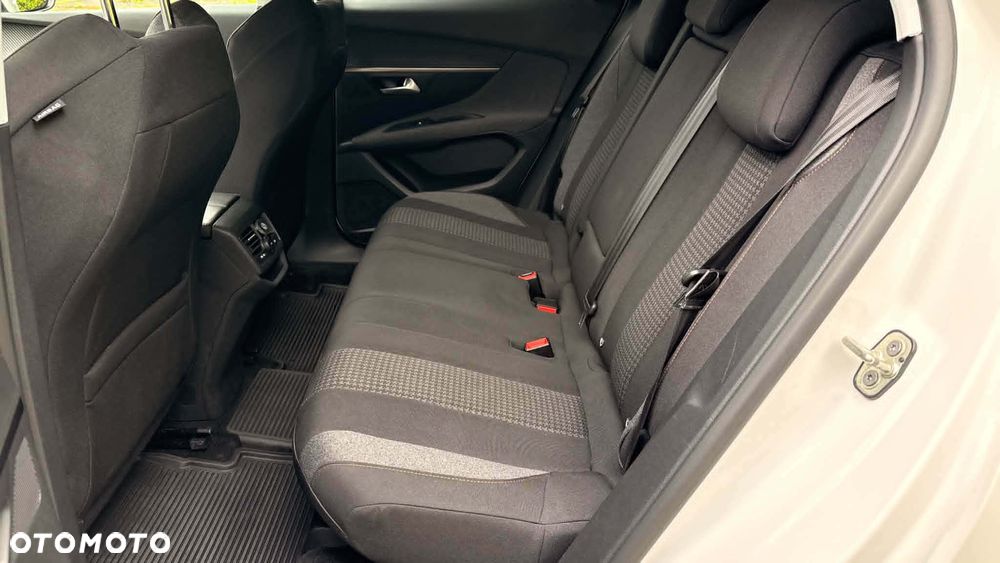 Peugeot 3008 1.2 PureTech Active S&S EAT8 - 6
