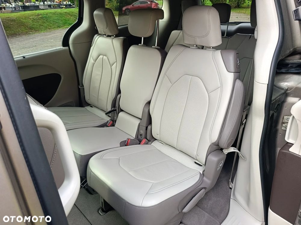 Chrysler Pacifica - 16