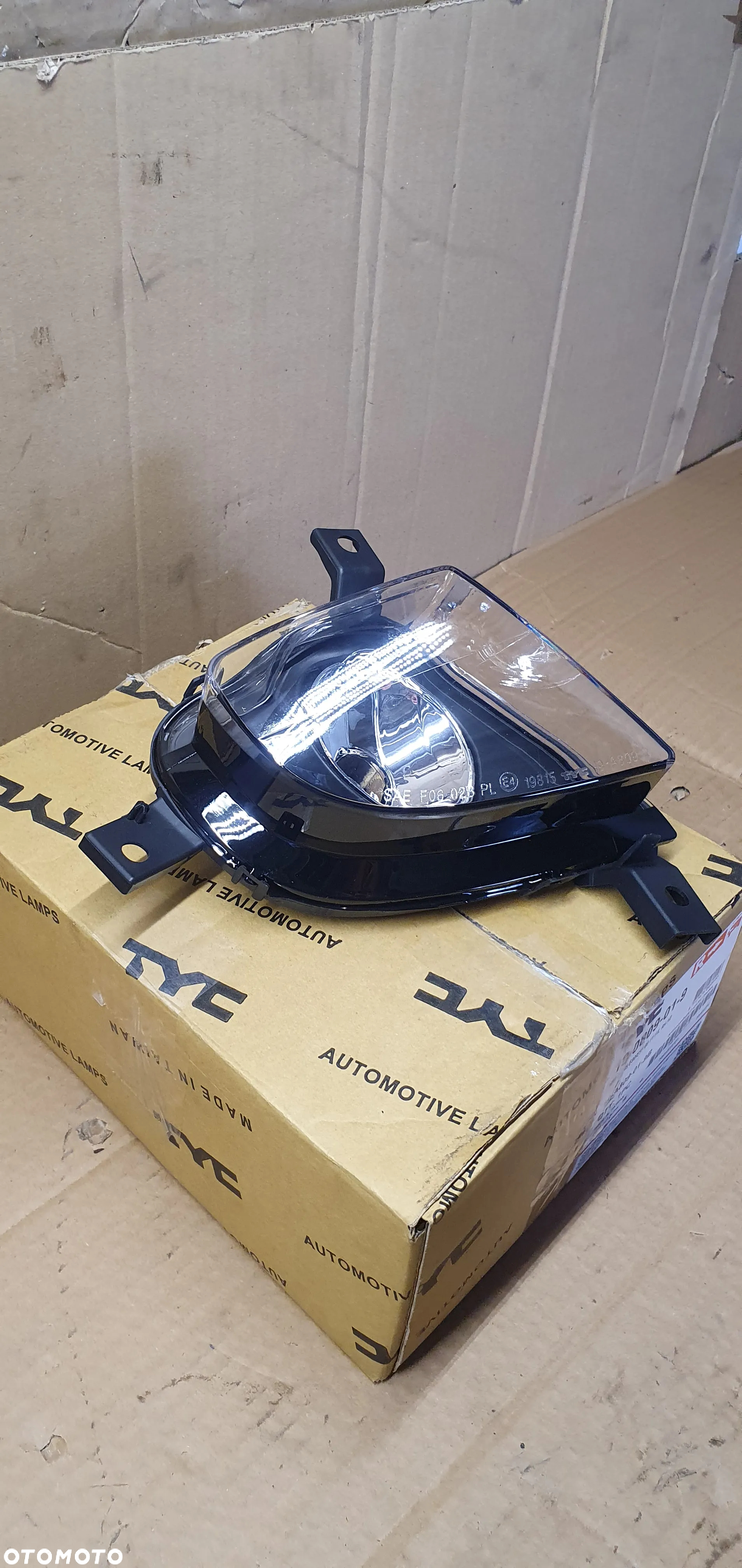 Halogen prawy przód przedni BMW 3 E90 E91 Nowy TYC 19-0809-01-9 - 4