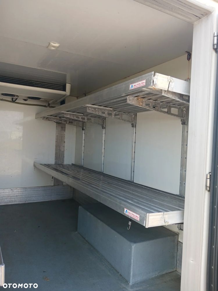 Renault Trafic III 2015r 273 tyś Izoterma chłodnia Mroźnia Sklep Food Truck Agregat zasilanie 230V Trafik - 18