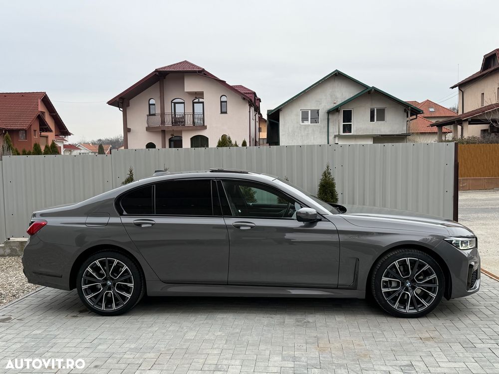 BMW Seria 7 730d xDrive MHEV - 31