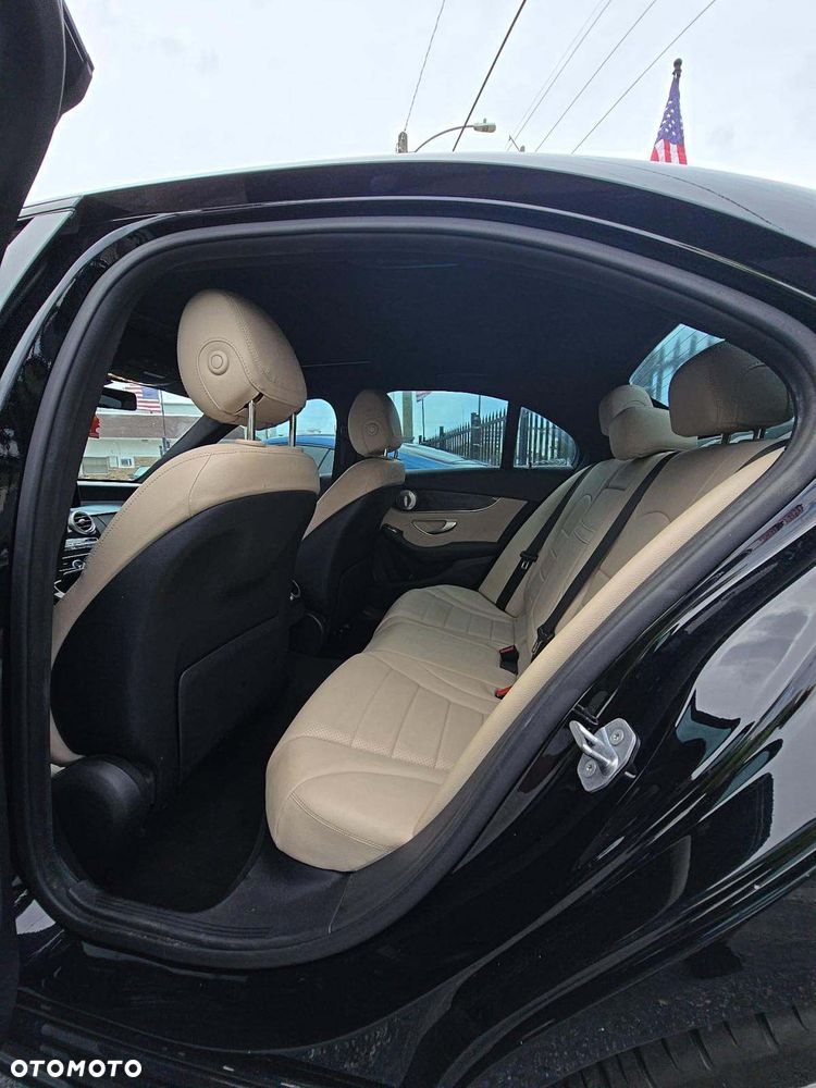Mercedes-Benz Klasa C 300 4Matic 9G-TRONIC AMG Line - 9