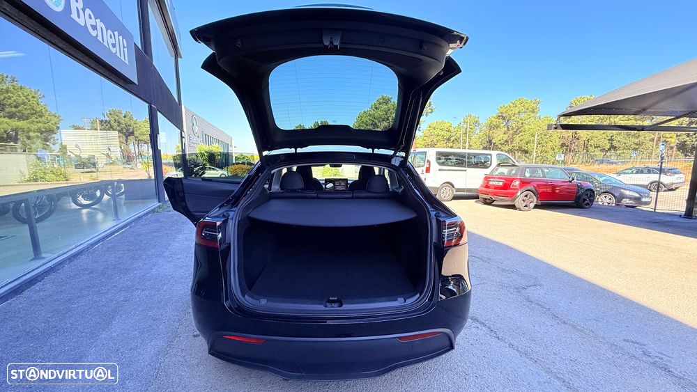 Tesla Model Y Long Range Dual Motor AWD - 18