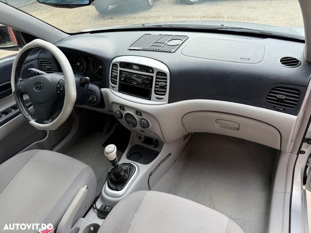 Hyundai Accent - 11