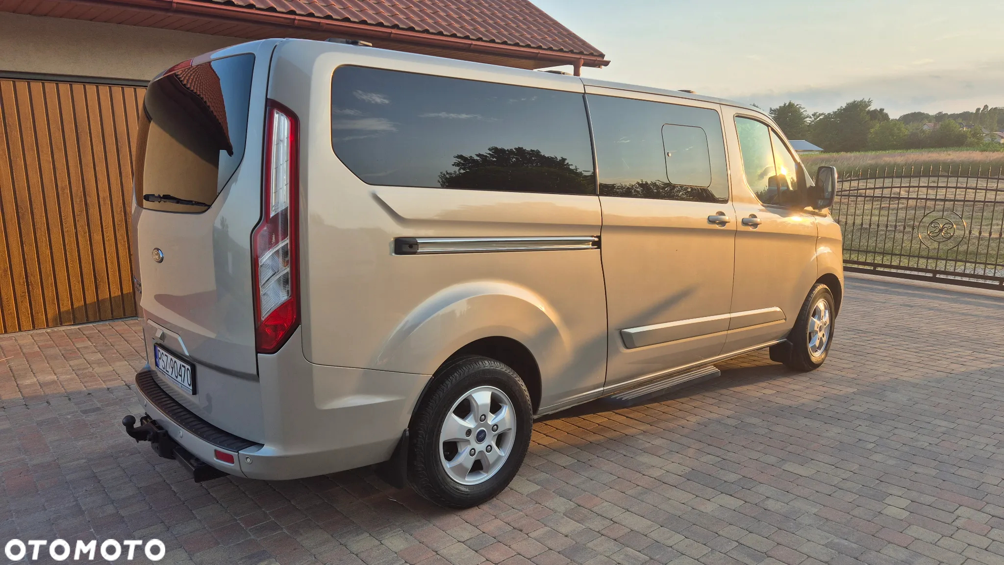 Ford Tourneo Custom - 37