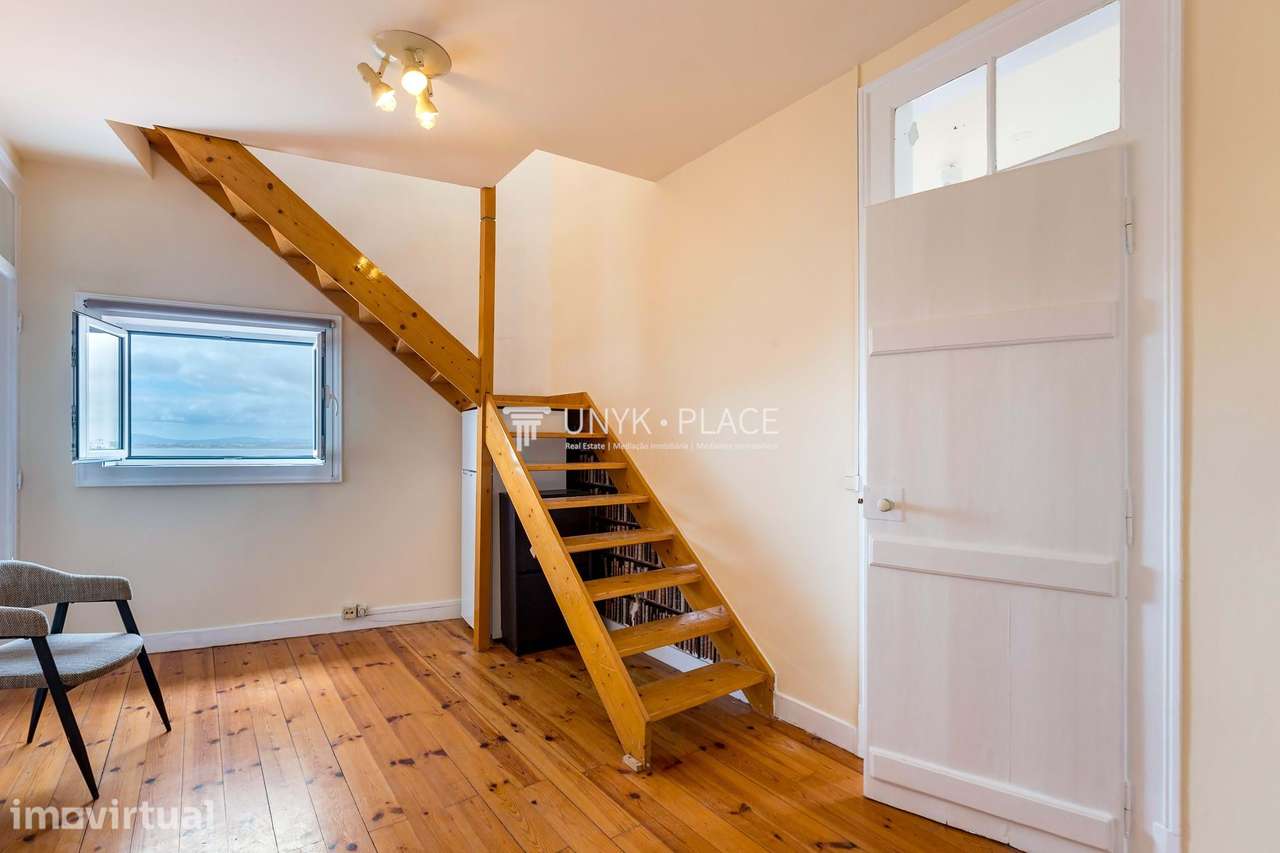 Charmoso Apartamento Duplex  com Varanda em Alfama - Grande imagem: 4/23